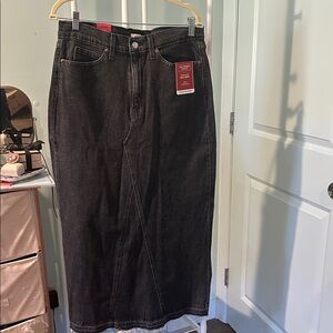 Levi’s Black Denim Midi Skirt